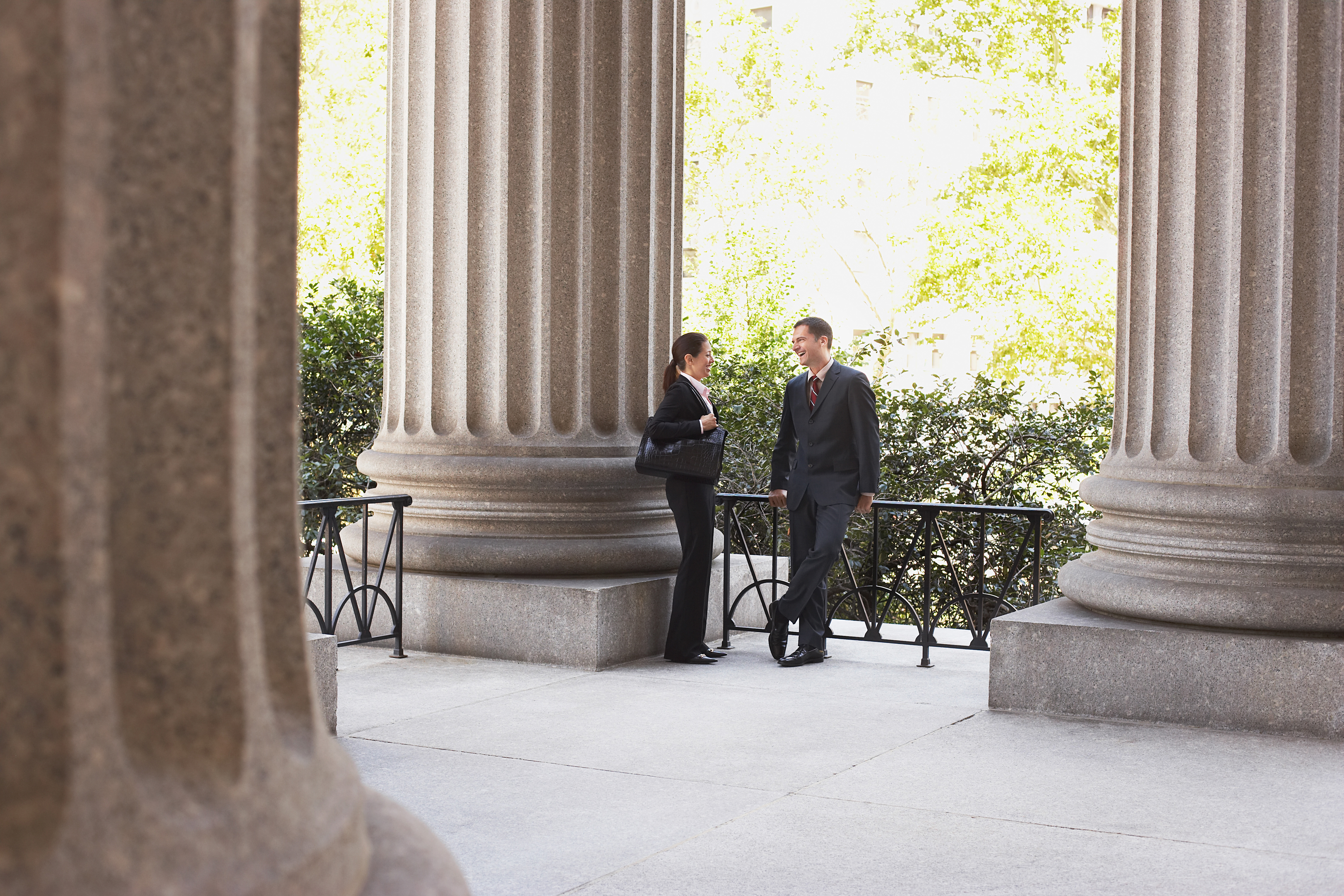 Attorneys_talking_between_columns_outside_courthouse